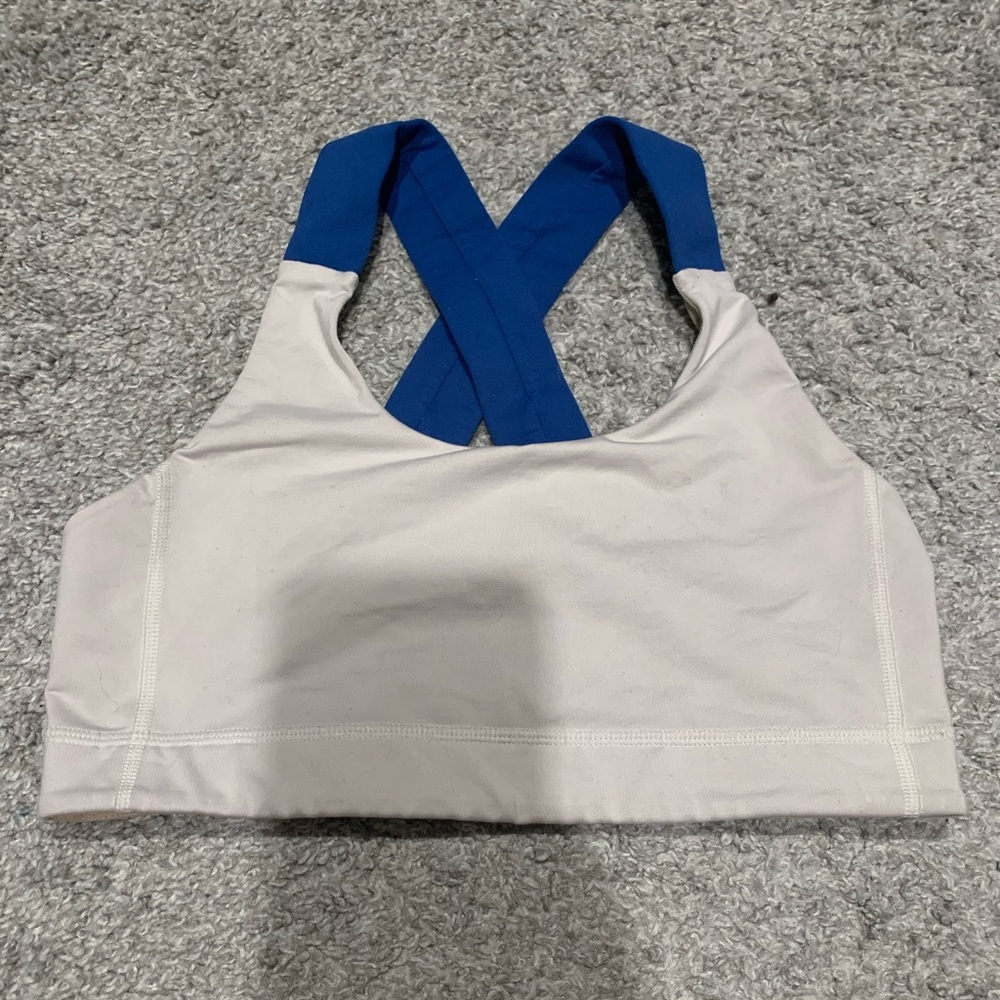 Lululemon sorts bra